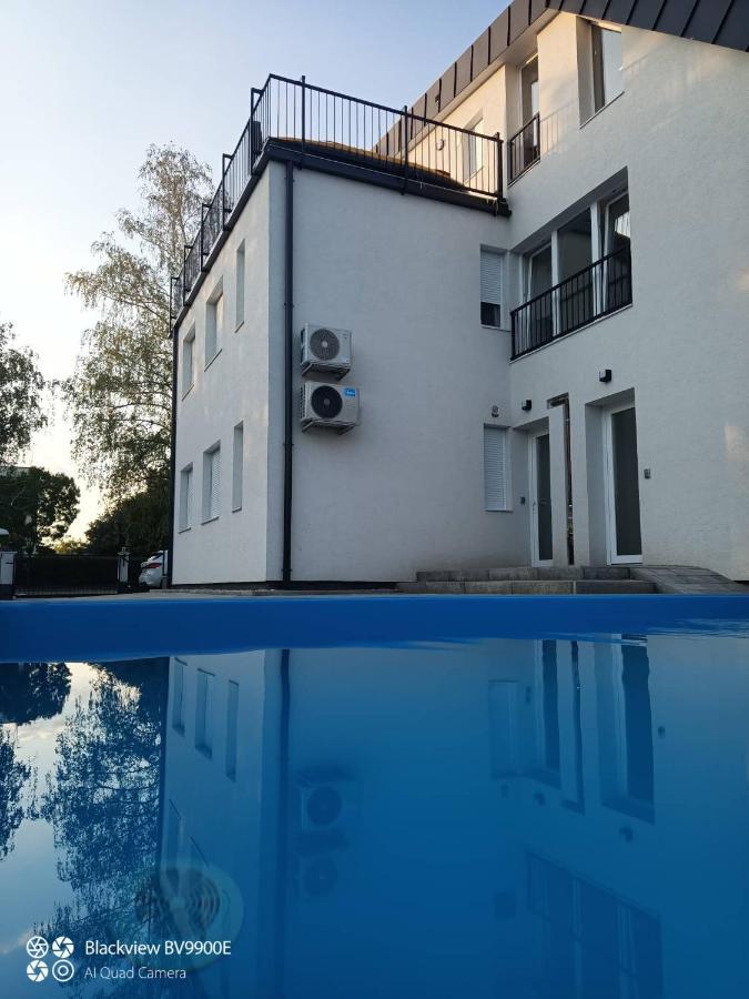 Azurro Apartment Siofok Luaran gambar