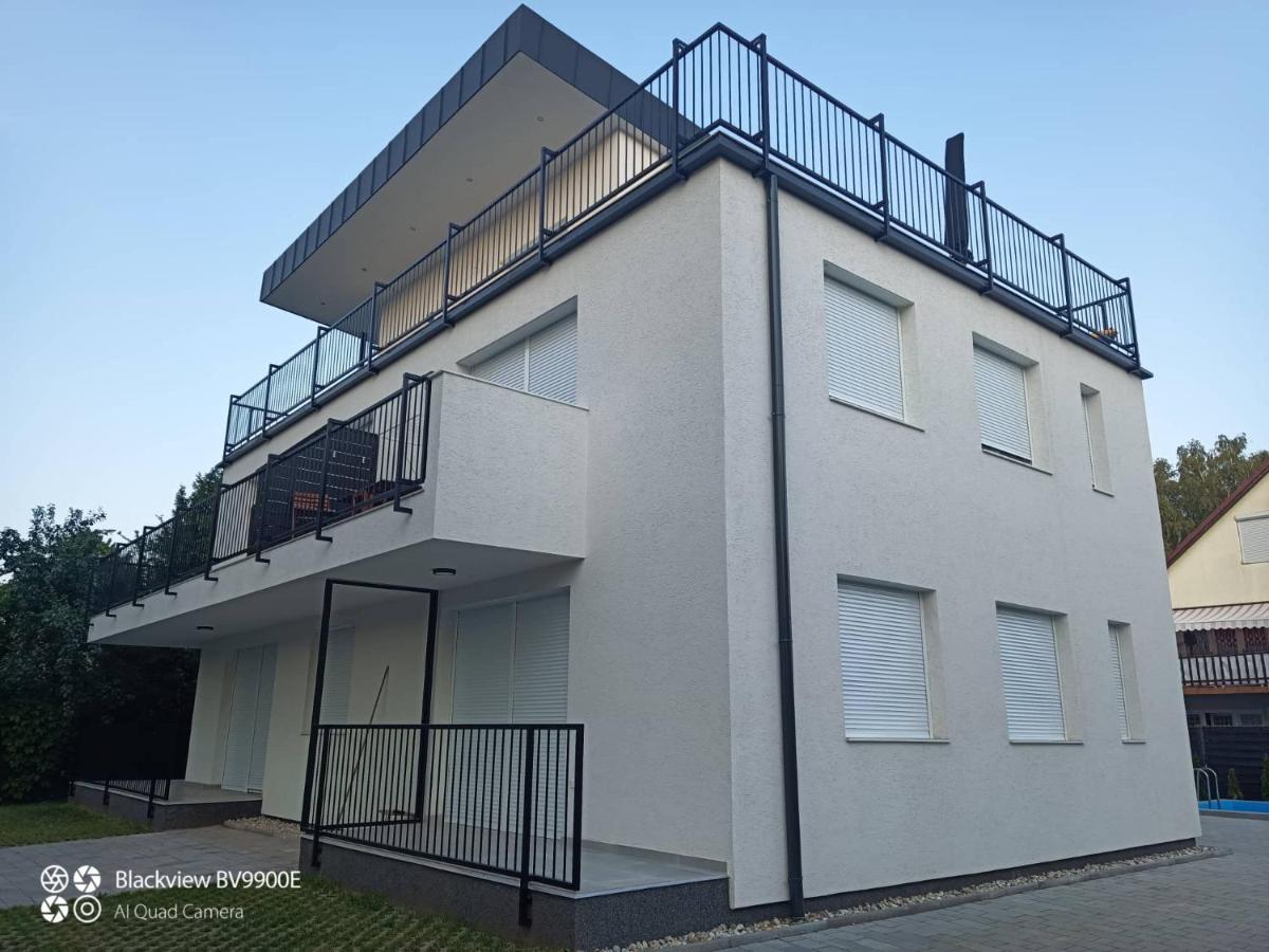 Azurro Apartment Siofok Luaran gambar