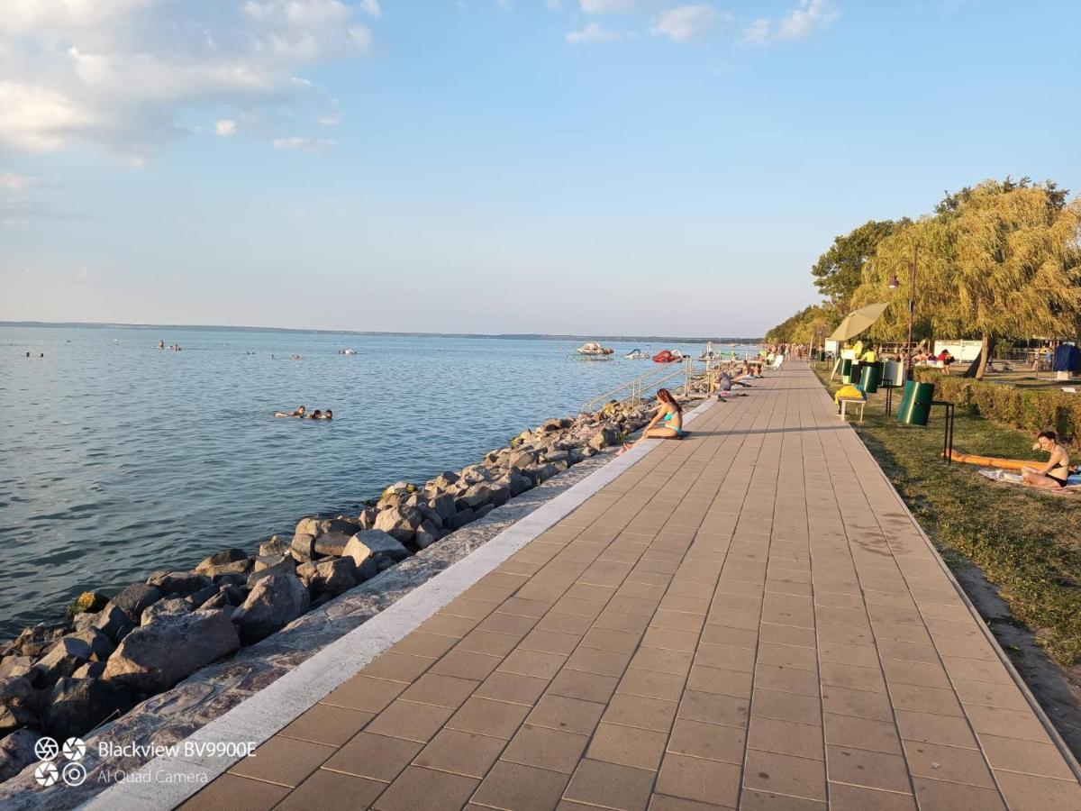 Azurro Apartment Siofok Luaran gambar