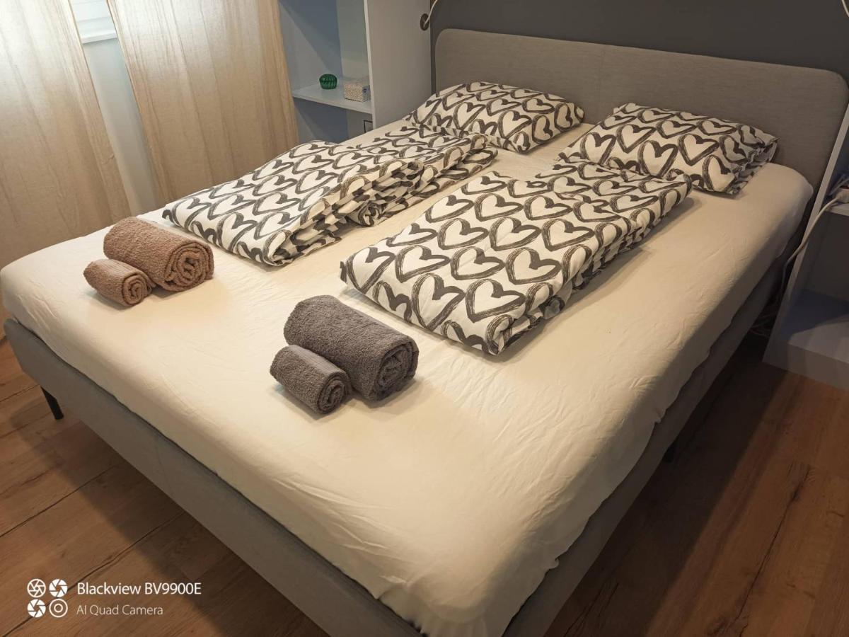 Azurro Apartment Siofok Luaran gambar